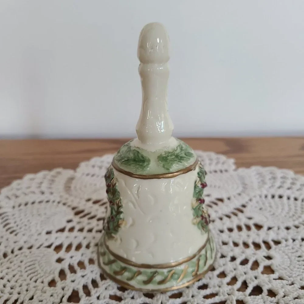 Porcelain Ceramic Christmas Holiday Wreath Bell Hand Bell Gold Accents Vintage